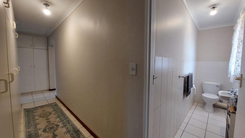 6 Bedroom Property for Sale in Door De Kraal Western Cape